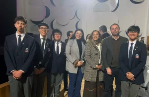 Luis Vidal, Director Nacional de Difusión y Camila Espinoza, Subdirectora de Admisión y Difusión de Campus Los Leones; Carolina Vega, Rectora del Instituto e integrantes del equipo.