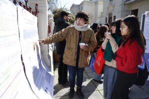 Estudiantes de Ingeniería en Biotecnología: exponen para escolares