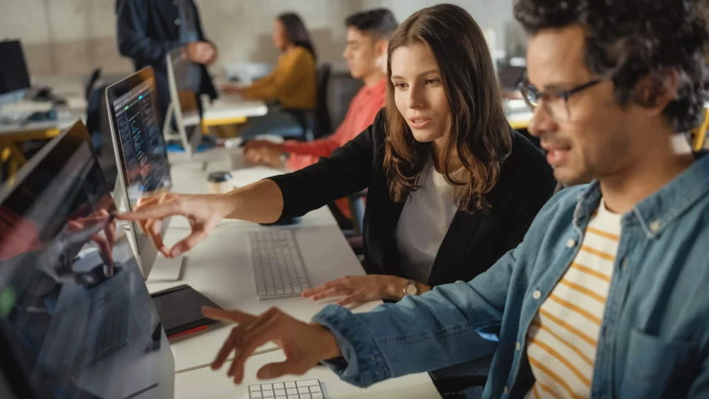 El Crédito con Garantía Estatal (Crédito CAE) es una alternativa de financiamiento para iniciar o continuar una carrera de pregrado en instituciones acreditadas que formen parte del Sistema de Crédito para Estudios Superiores