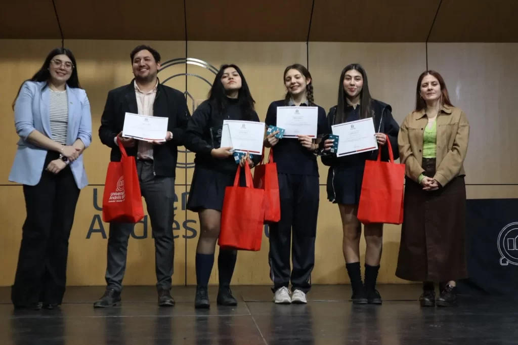 11º Interescolar de Spelling Bee Santiago 11º Interescolar de Spelling Bee Santiago