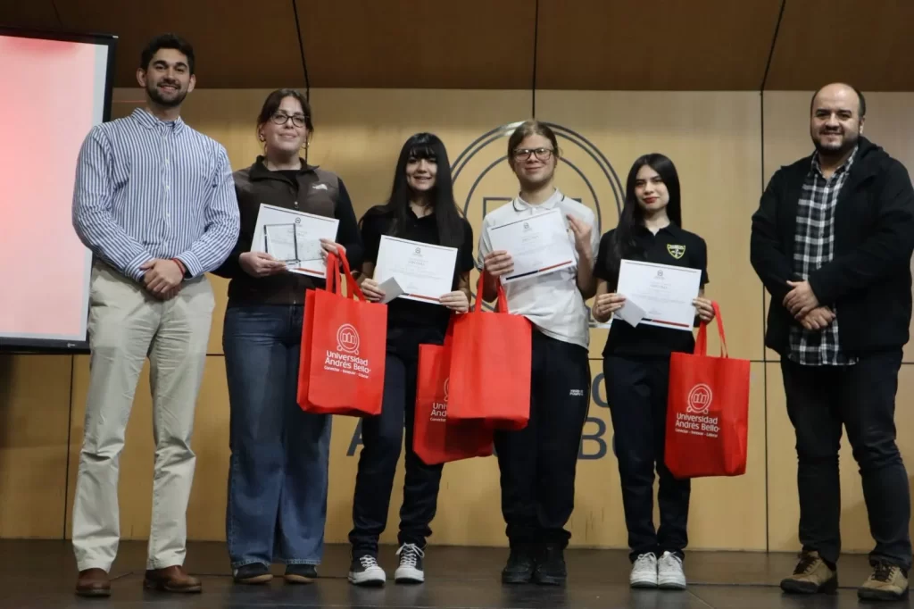 11º Interescolar de Spelling Bee Santiago 11º Interescolar de Spelling Bee Santiago
