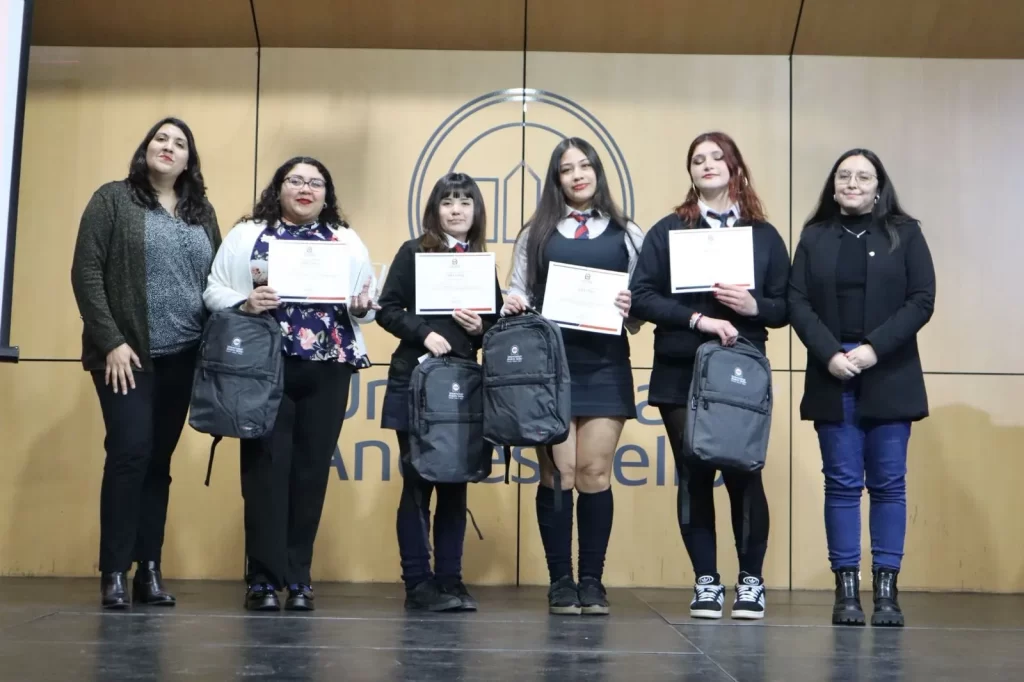 11º Interescolar de Spelling Bee Santiago 11º Interescolar de Spelling Bee Santiago