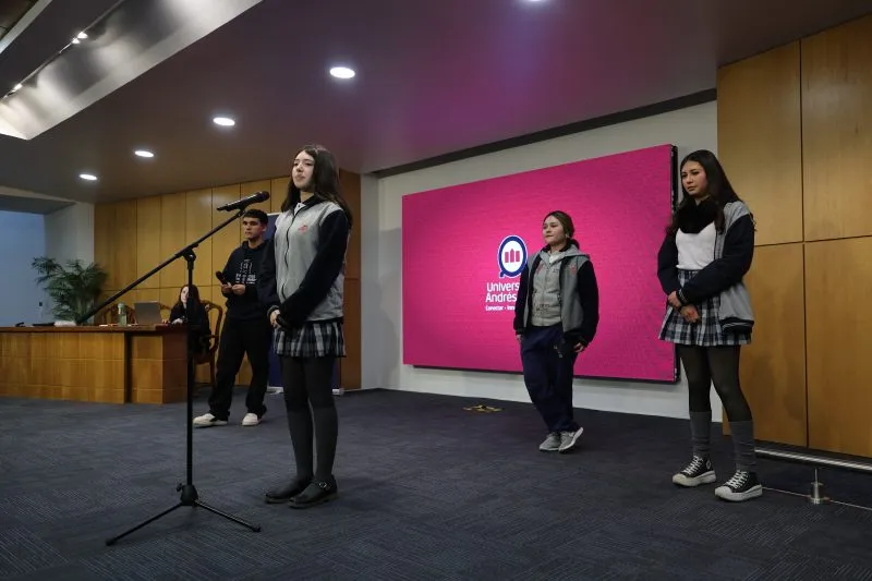 11º Interescolar de Spelling Bee Santiago 11º Interescolar de Spelling Bee Santiago