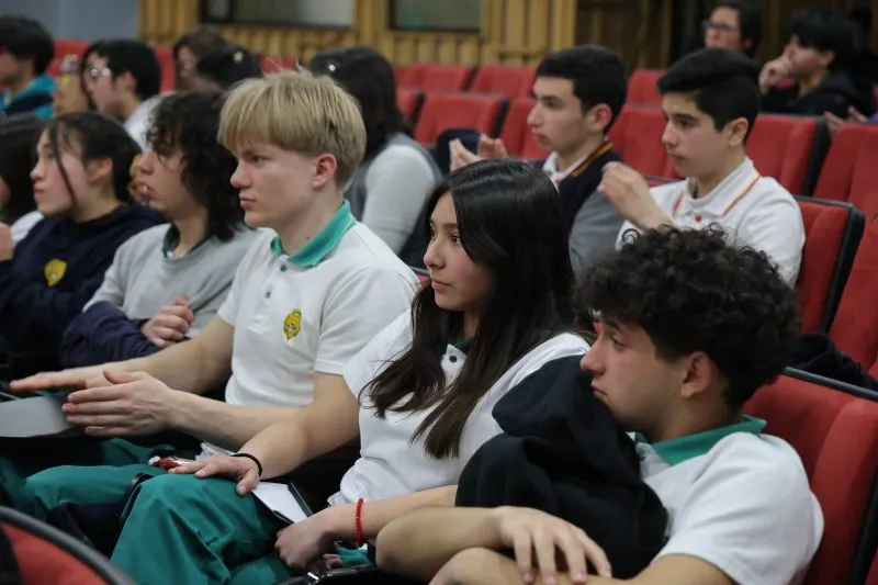 11º Interescolar de Spelling Bee Santiago 11º Interescolar de Spelling Bee Santiago