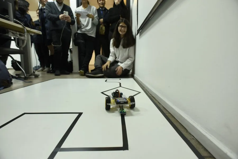 2°-Interescolar-de-Robotica-e-IA-Stgo-Campus-Antonio-Varas-57-900×601