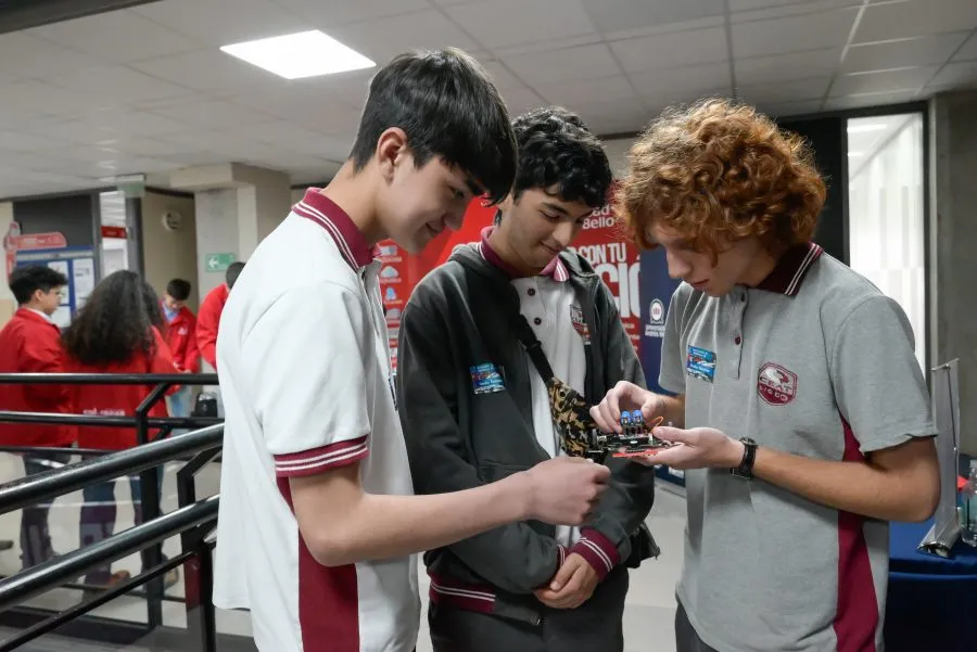 Interescolar-de-Robótica-e-IA-Conce-56422-900×601